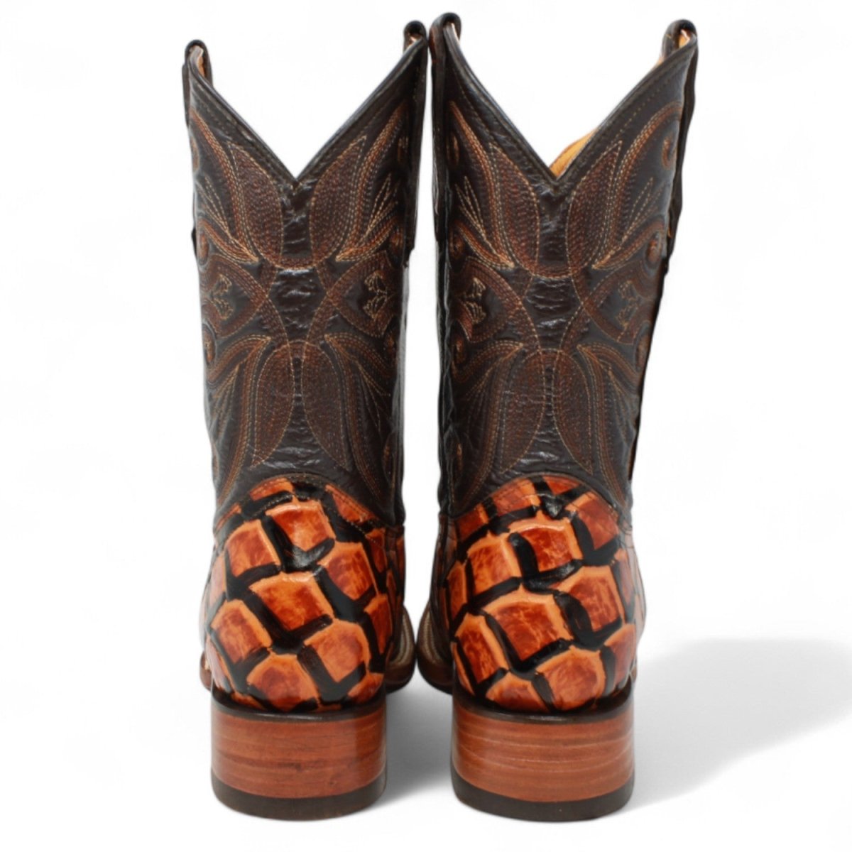 Bota de Hombre Cuadrada de Pirarucu Grabadado Color Miel - La Sierra - La Carreta