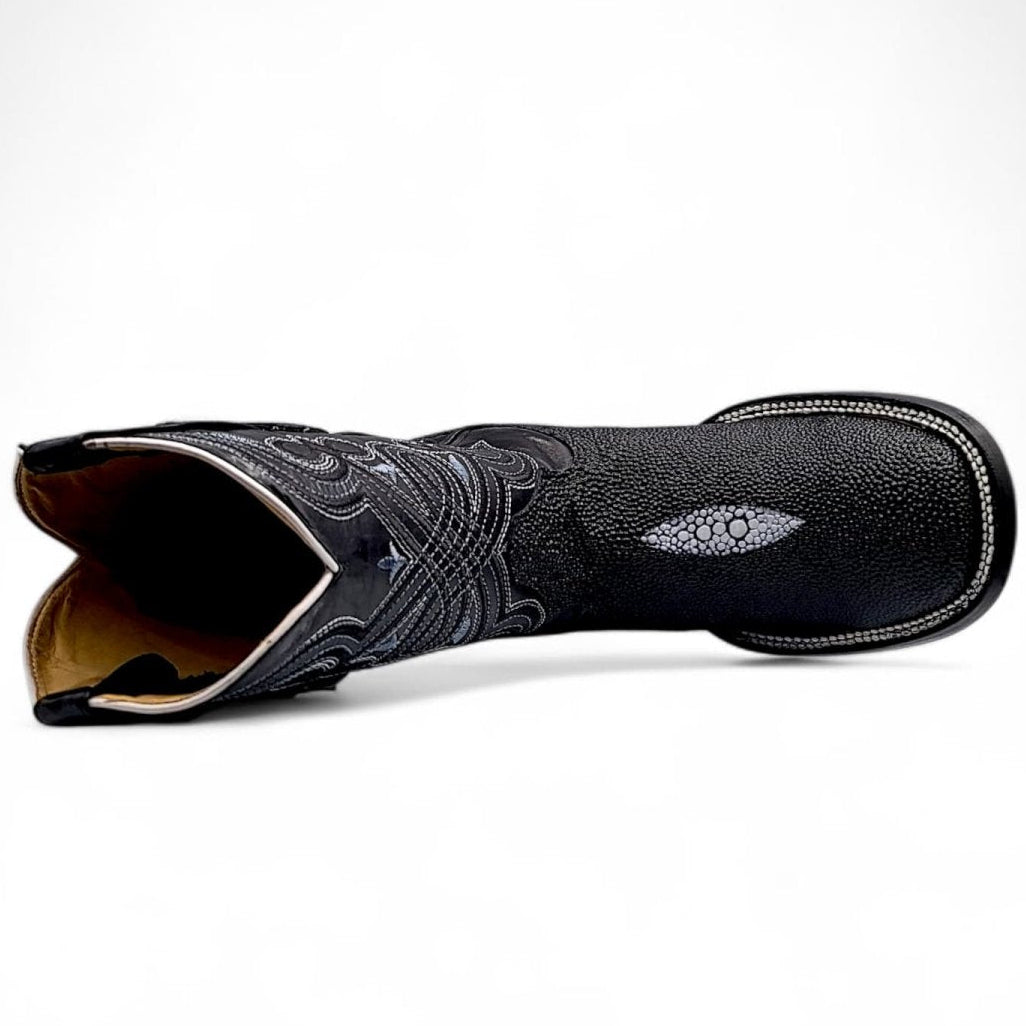 Bota Vaquera para Hombre con Punta Cuadrada Ancha Grabado Tipo Mantarraya con Perla Sencilla – Hooch Boots H529405 - Hooch