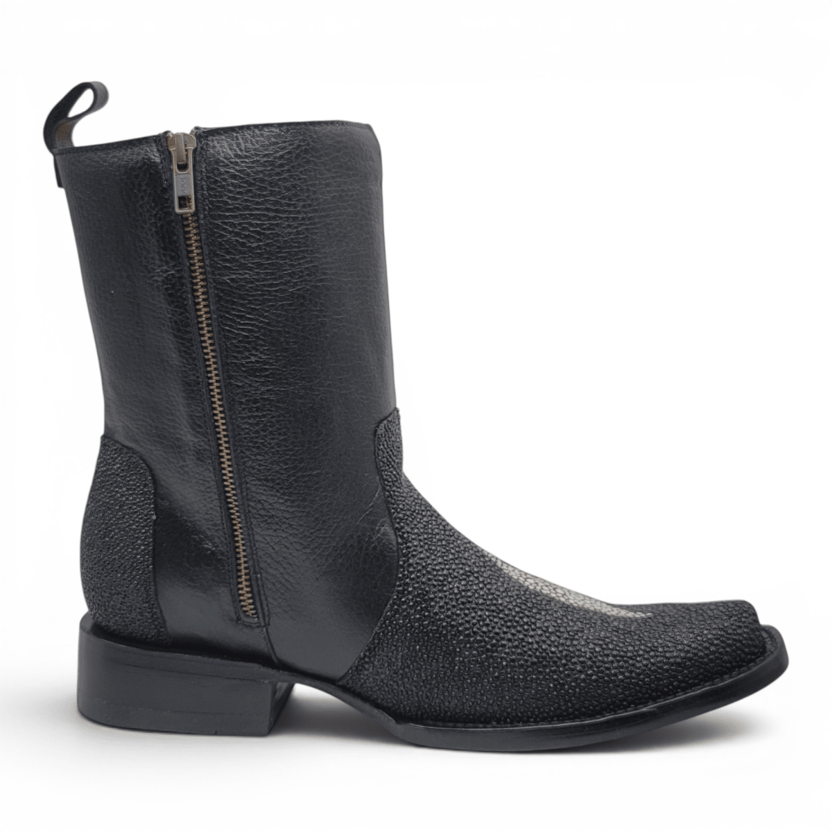 Bota Vaquera para Hombre Punta Dubai de Piel Grabado Mantarraya con Perla Sencilla y Cierre Lateral – Hooch Boots H580594 - Hooch