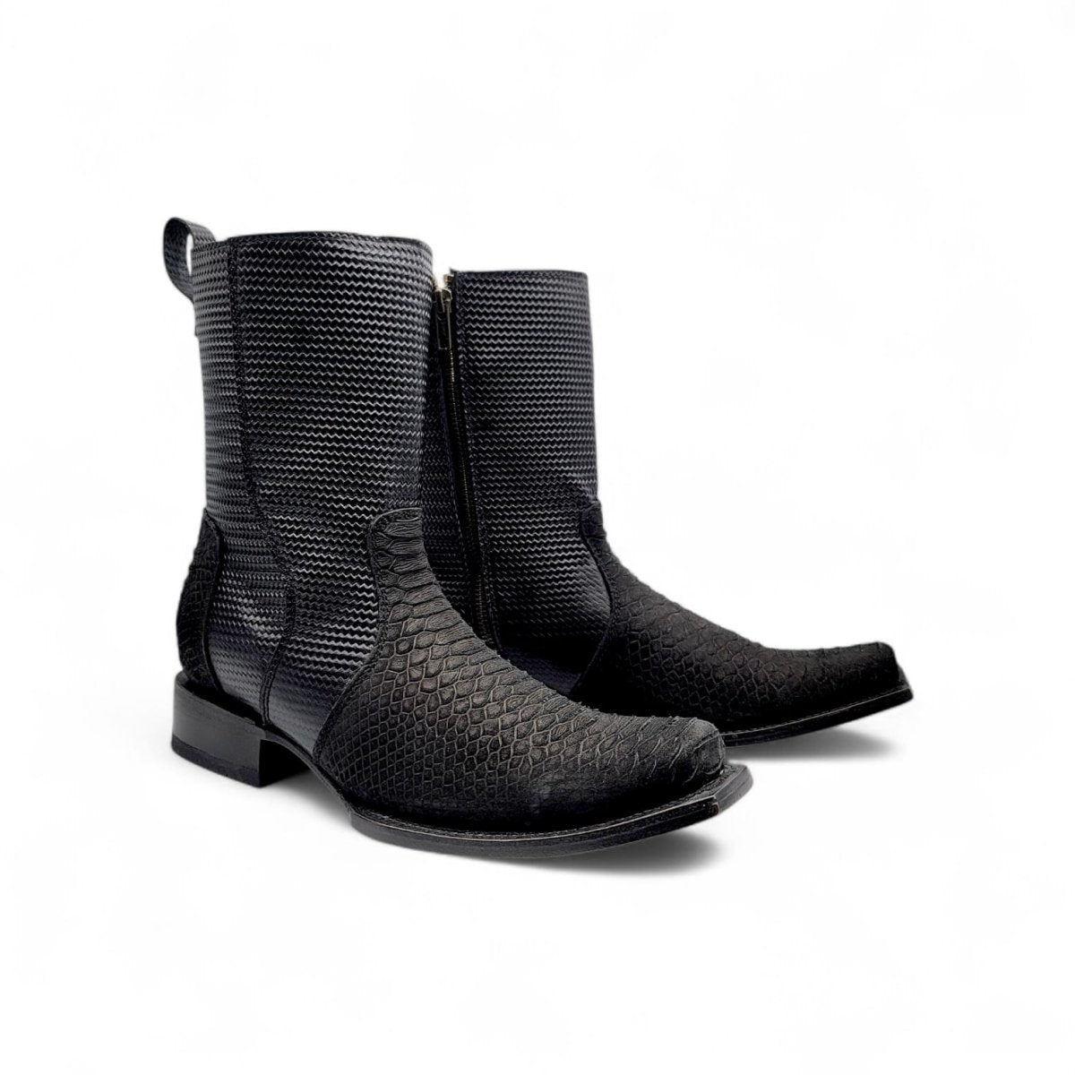Bota Vaquera para Hombre Punta Dubai Grabado Tipo Python con Cierre Lateral Negra + Cinto Combo Western – Hooch Boots H580563 - Hooch