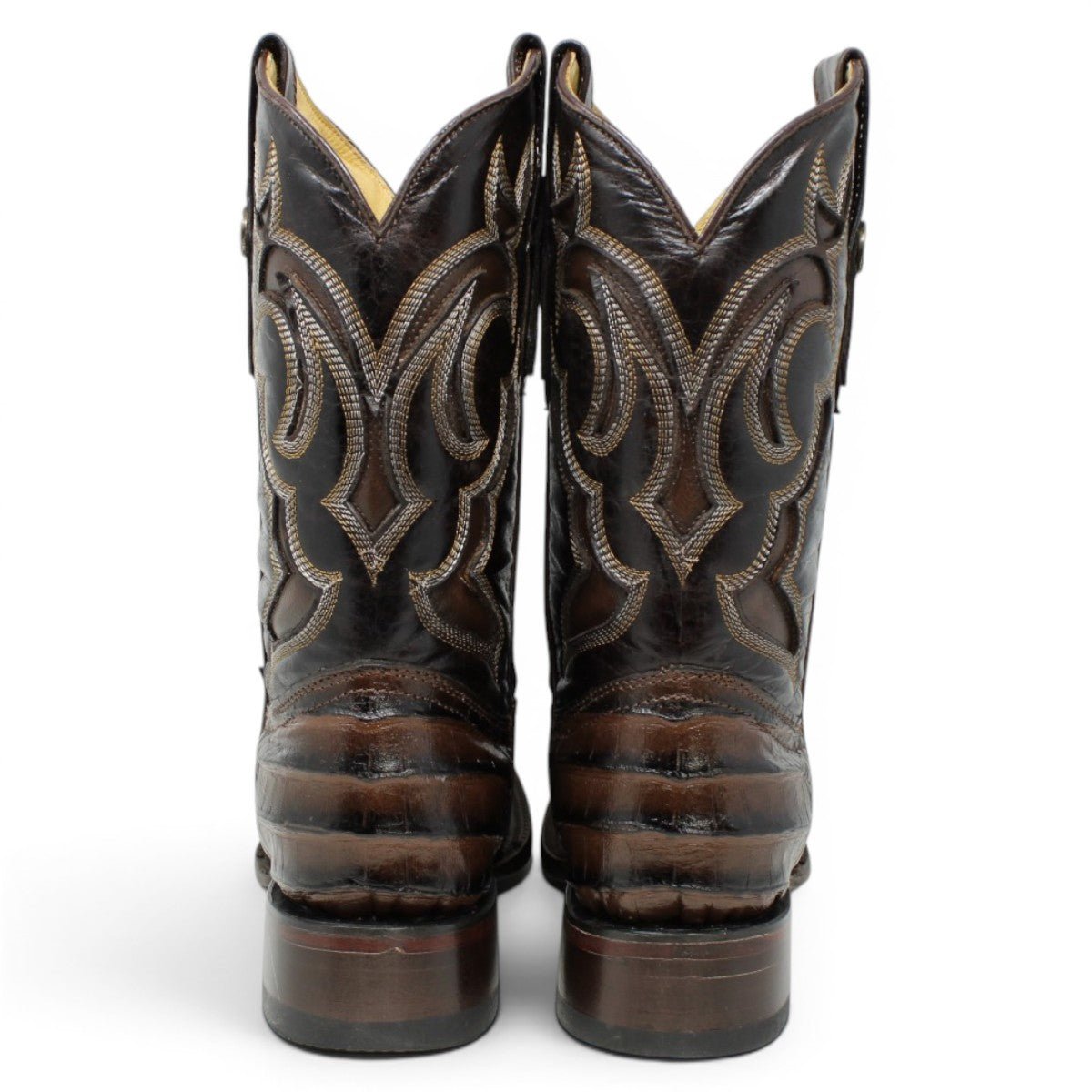 Bota Vaquera para Hombre Punta Rodeo Grabado Tipo Caiman Belly Color Chocolate de Piel Genuina – Hooch Boots H519473 - Hooch