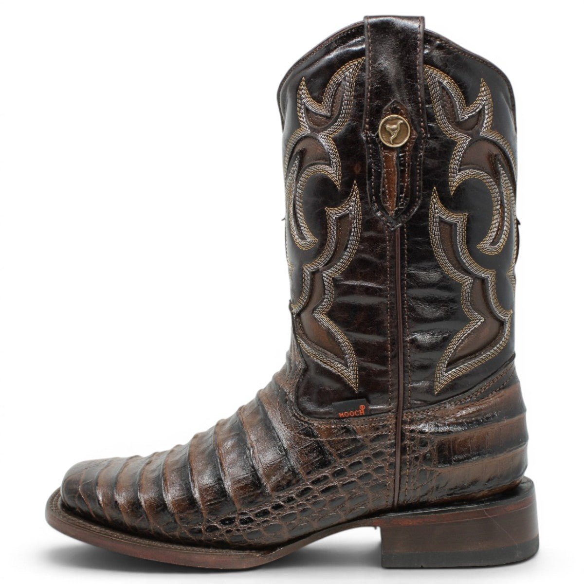 Bota Vaquera para Hombre Punta Rodeo Grabado Tipo Caiman Belly Color Chocolate de Piel Genuina – Hooch Boots H519473 - Hooch