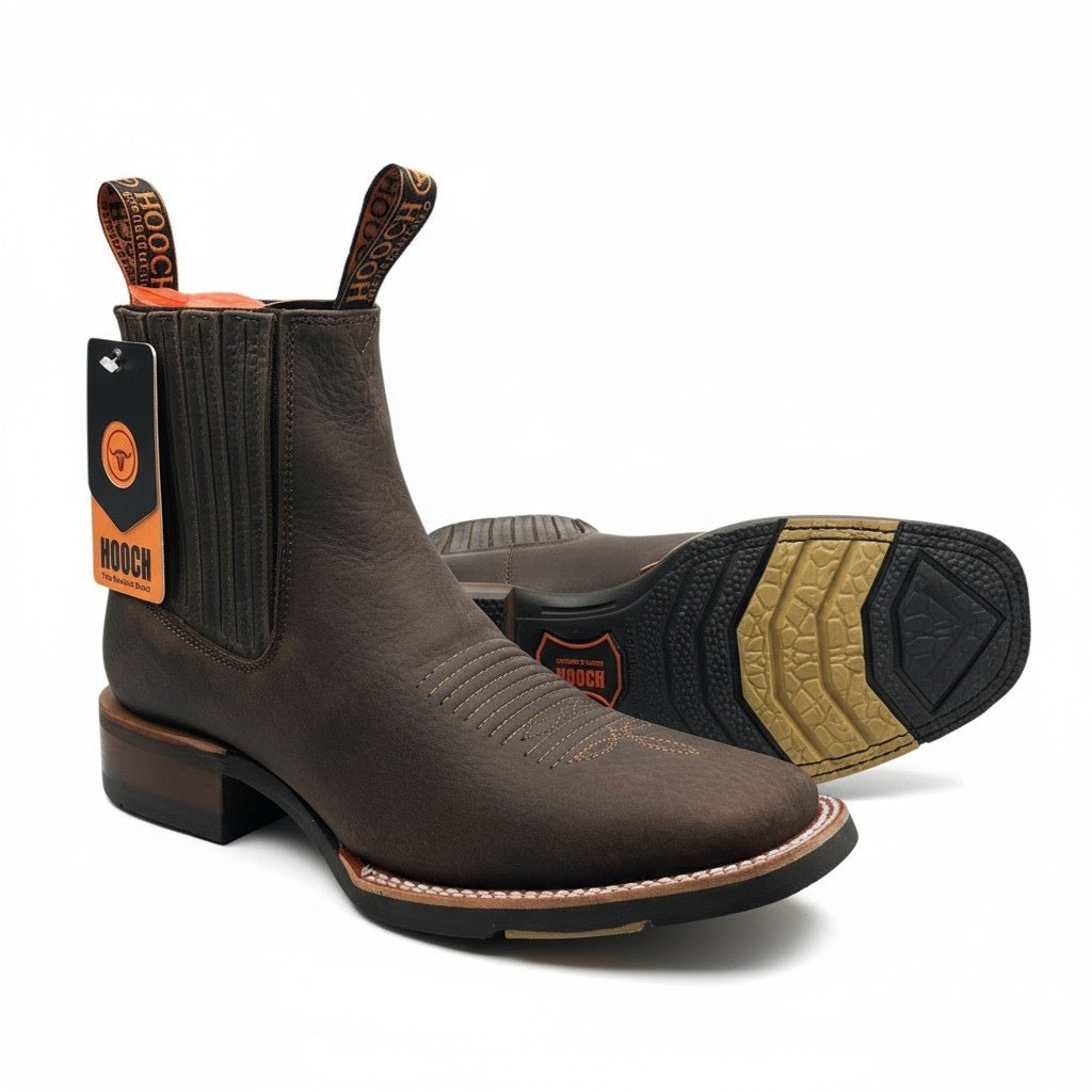 Botin Vaquero para Hombre de Piel Genuina Color Chocolate con Punta Cuadrada y Suela de Hule Ligera – Hooch Boots H42H9427 - Hooch