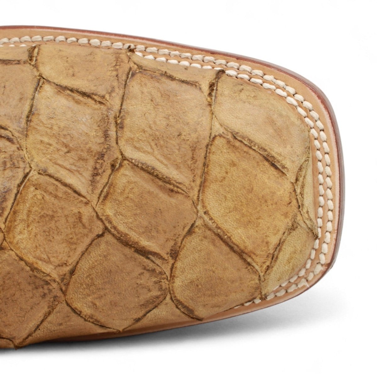 Botines de Cuero Pirarucu Grabado Punta Cuadrada Color Arena Hombre - Tanner Mark Boots - Tanner Mark Boots