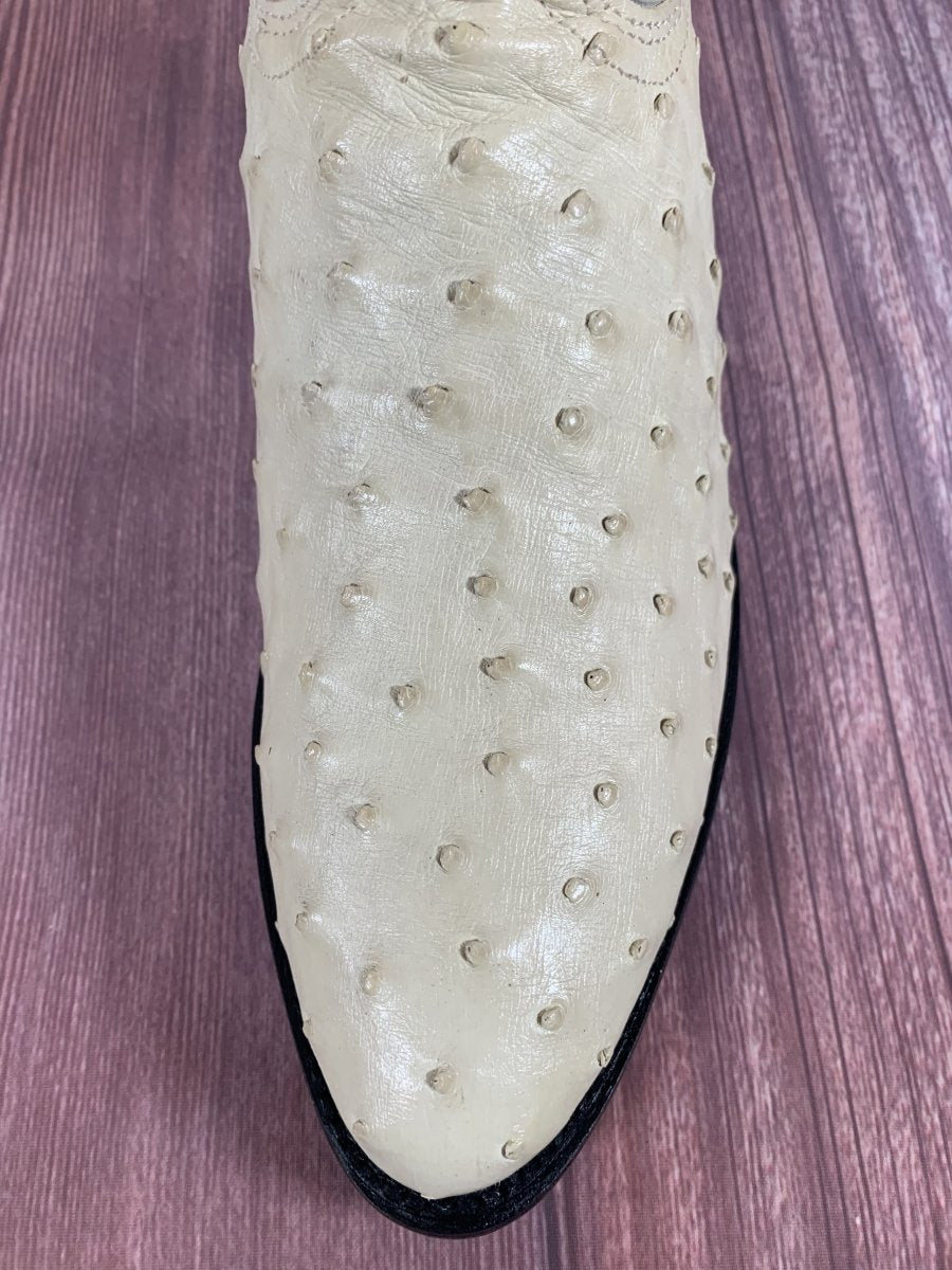 Western Genuine Ostrich Boots Round Toe Winterwhite Color - Los Altos Boots Toe view