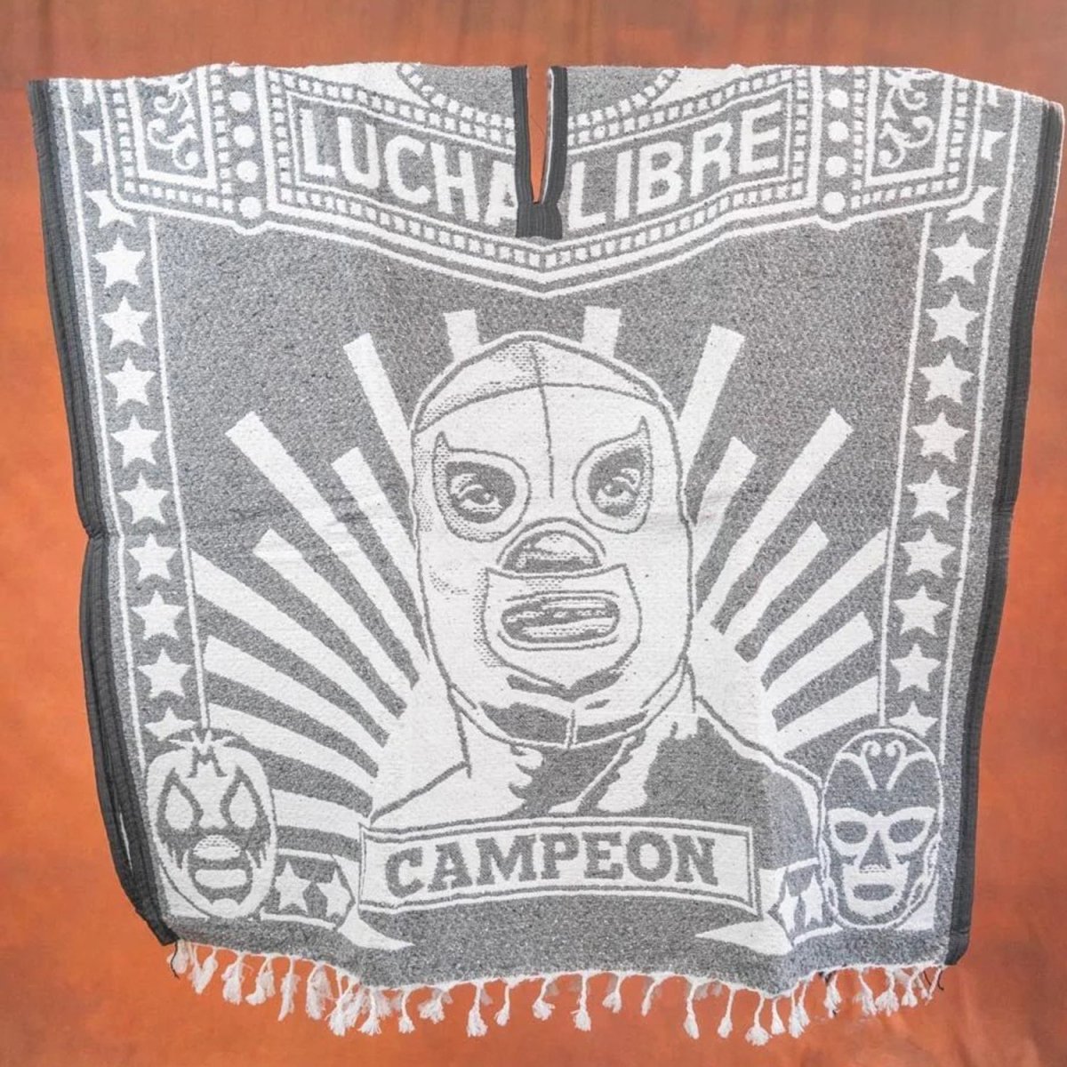 Poncho con Lucha Libre Bordado Doble Vista Artesanal imp-73131 - ImporMexico
