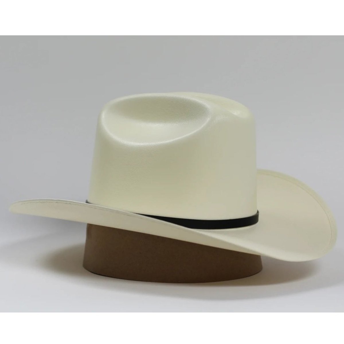 Sombrero Cuernos Chuecos 5,000X Estilo El Fantasma con Plumas - Cuernos Chuecos