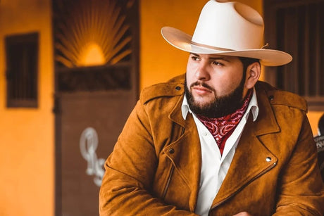 Sombreros y Texanas Estilo El Fantasma - CaballoBronco.com