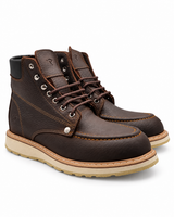 Zapato de trabajo de 6" para hombre punta moc suave de piel genuina color chocolate con suela de hule antiderrapante resistente a aceite Hooch Boots H80194 par vista tres cuartos