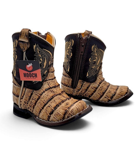 Bota Vaquera para Bebe Punta Cuadrada de Piel Genuina Grabado Tipo Panza de Caiman Color Orix con Cierre Lateral – Hooch Boots H540 - Hooch Boots