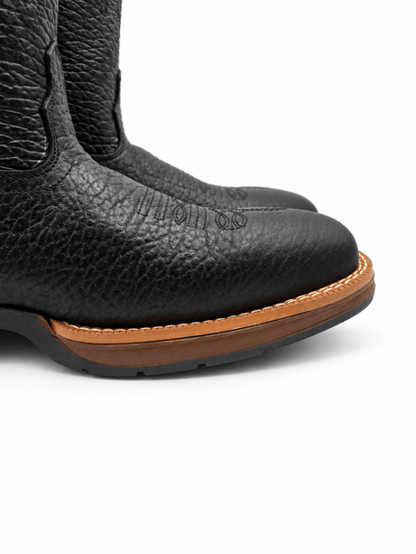 Bota Vaquera para Hombre Punta Cuadrada de Piel Bull Shoulder Color Negro con Suela de Hule – Hooch Boots H52W0583 - Hooch Boots