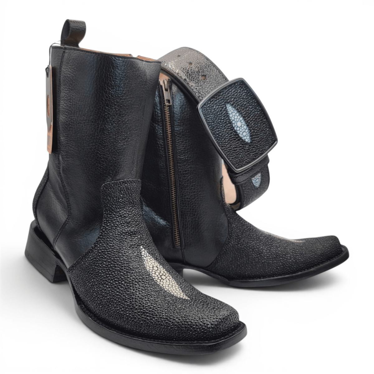 Bota Vaquera para Hombre Punta Dubai de Piel Grabado Mantarraya con Perla Sencilla y Cierre Lateral – Hooch Boots H580594 - Hooch