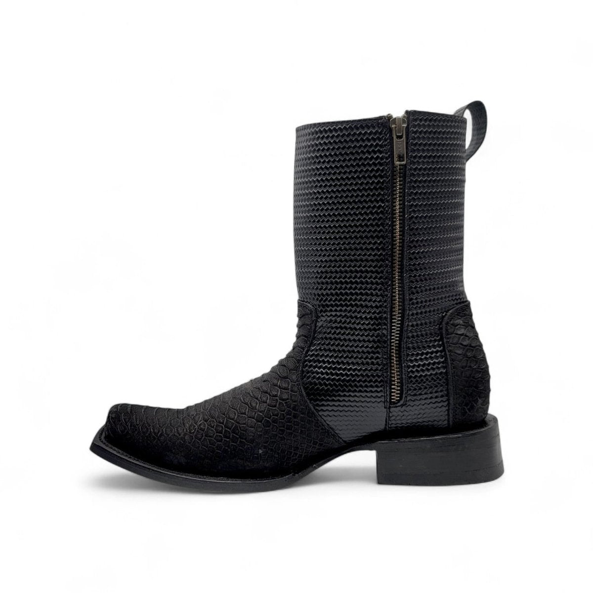 Bota Vaquera para Hombre Punta Dubai Grabado Tipo Python con Cierre Lateral Negra + Cinto Combo Western – Hooch Boots H580563 - Hooch