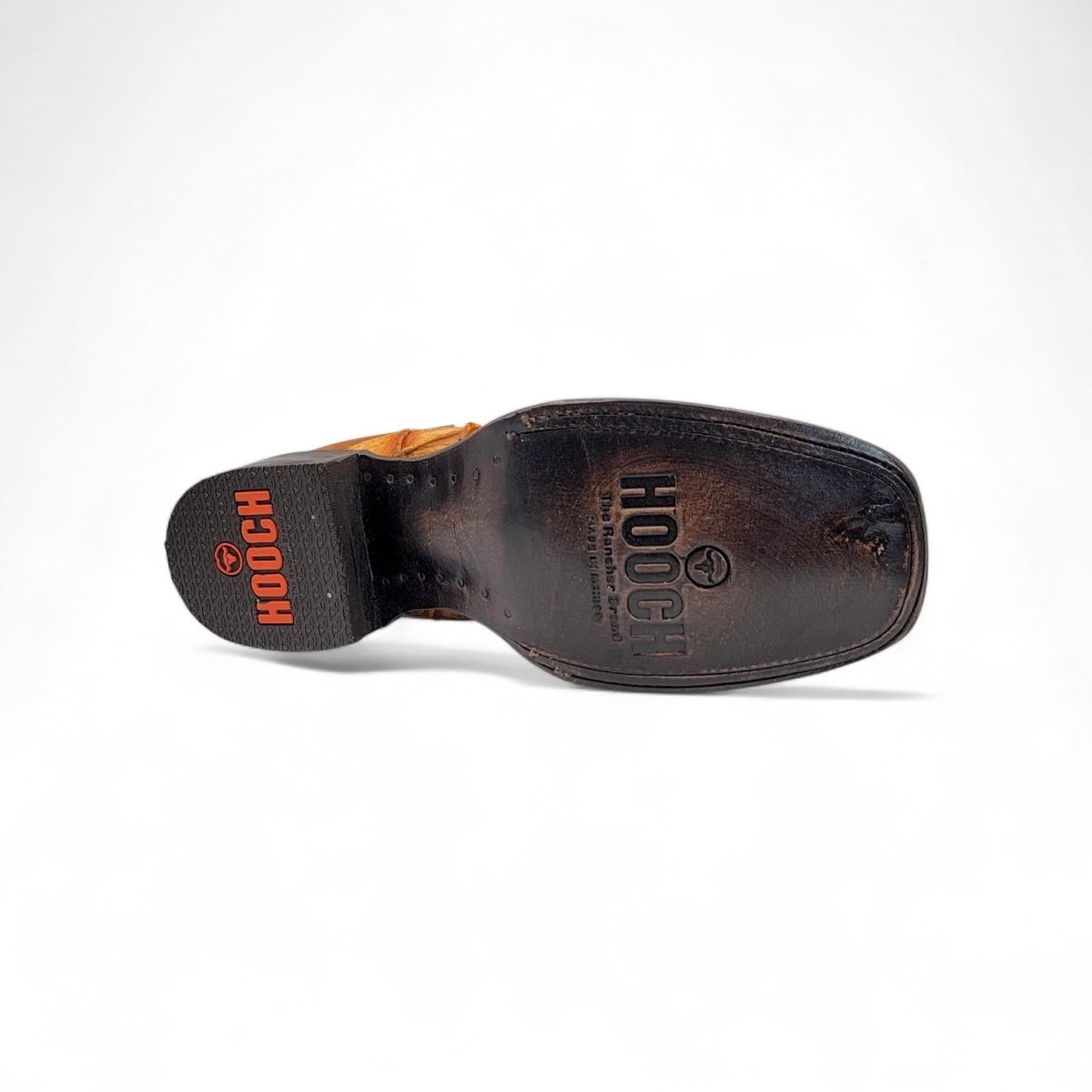 Botin Vaquero para Hombre de Piel Grabado Tipo Pirarucu Color Honey con Punta Cuadrada Ancha – Hooch Boots H42RM7251 - Hooch Boots