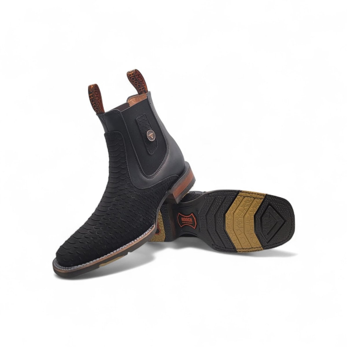 Botin Vaquero para Hombre Nobuck Negro Grabado Tipo Python con Punta Cuadrada y Suela de Hule – Hooch Boots H42H0563 - Hooch