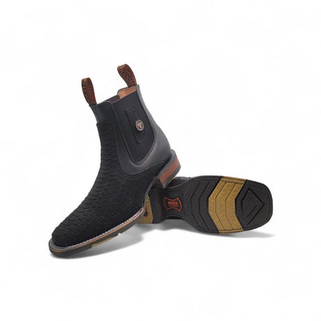 Botin Vaquero para Hombre Nobuck Negro Grabado Tipo Python con Punta Cuadrada y Suela de Hule – Hooch Boots H42H0563 - Hooch