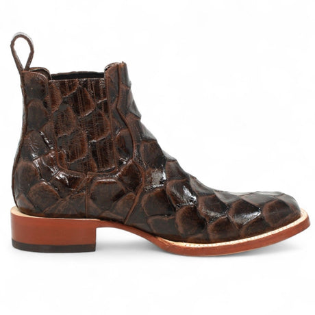 Botines de Cuero Pirarucu Grabado Punta Cuadrada Color Cafe Hombre - Tanner Mark Boots - Tanner Mark Boots