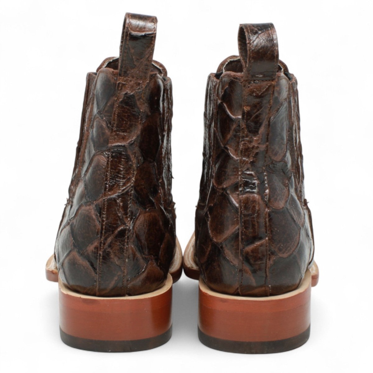 Botines de Cuero Pirarucu Grabado Punta Cuadrada Color Cafe Hombre - Tanner Mark Boots - Tanner Mark Boots