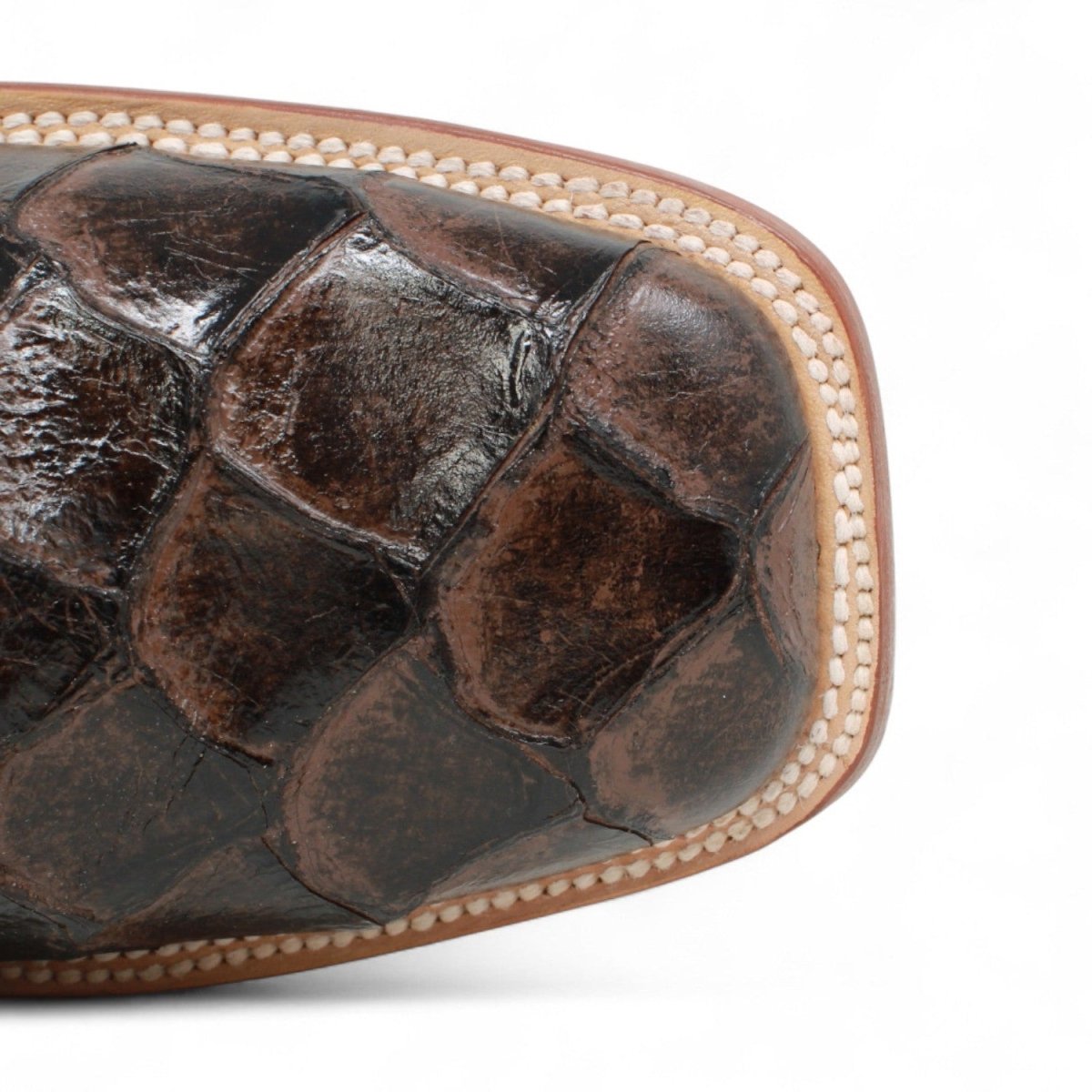 Botines de Cuero Pirarucu Grabado Punta Cuadrada Color Cafe Hombre - Tanner Mark Boots - Tanner Mark Boots