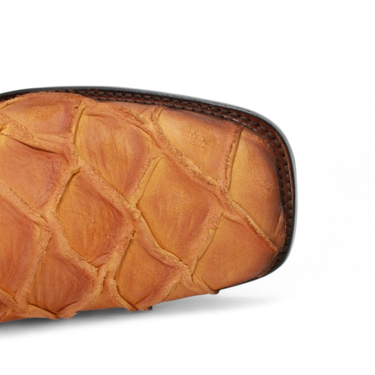 Botines de Piel Grabado Pez Pirarucu Punta Cuadrada Color Miel - Hooch Boots - Hooch