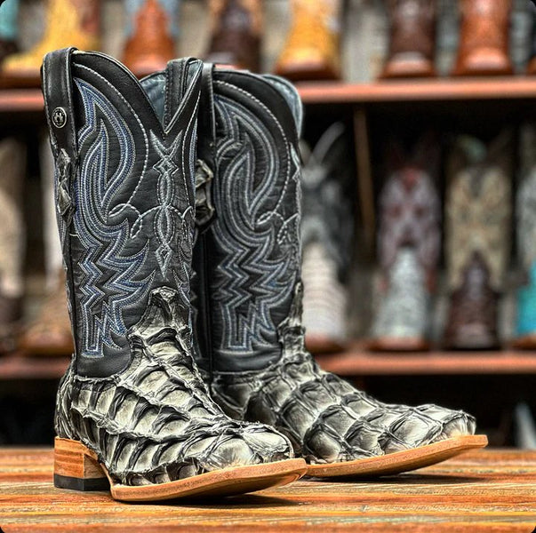Bass square toe boots 2025