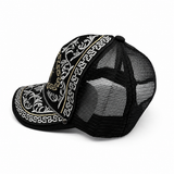 Gorra vaquera bordada negra tipo trucker vista lateral izquierda Hooch Boots