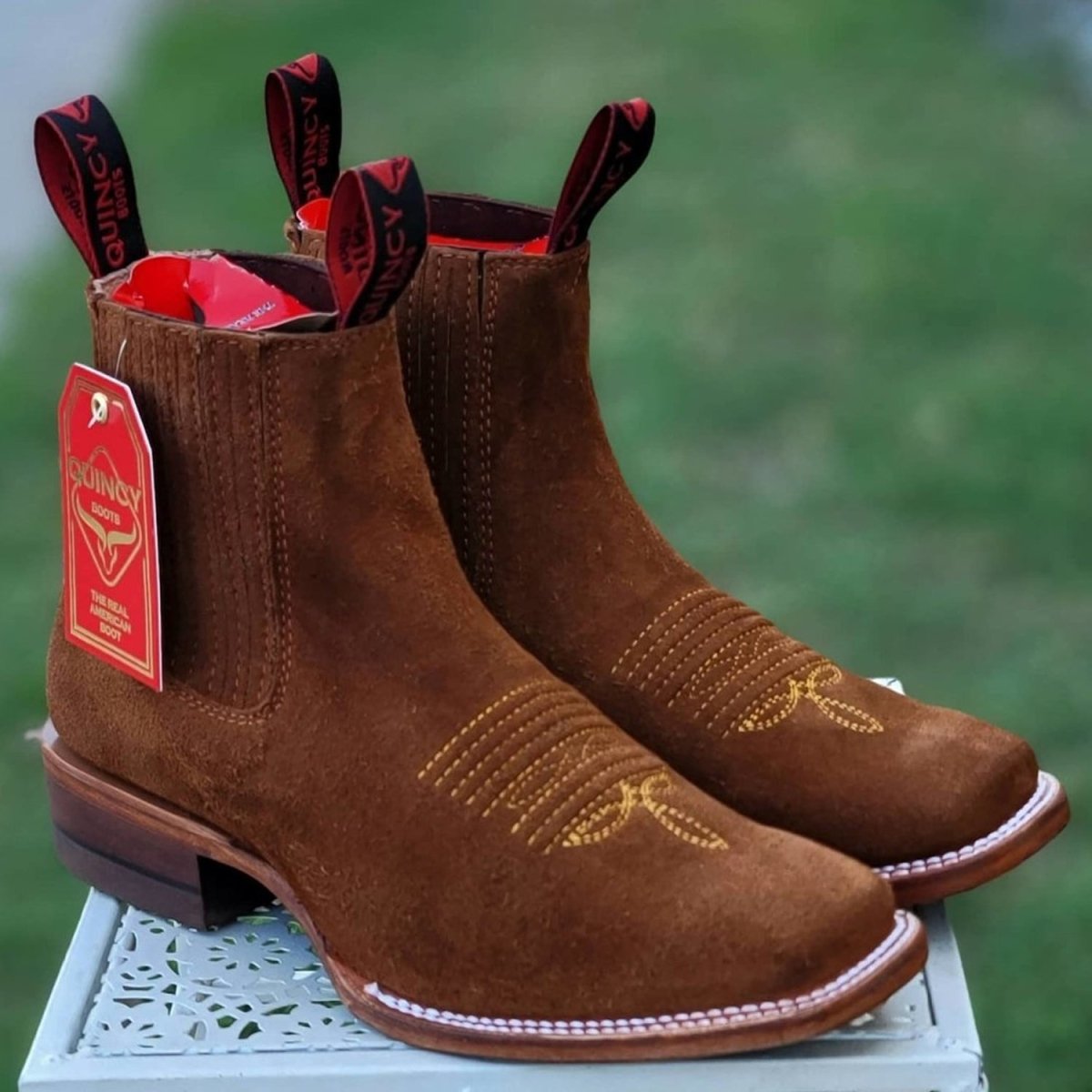 Botines Charros de Gamuza Original Punta Cuadrada Color Shedron Q82BR6350 - Quincy Boots